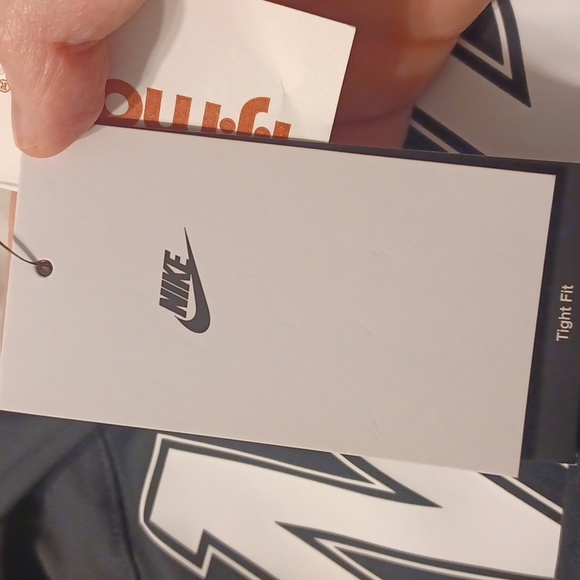 It's a Nike black jacket XXL it's snug - Picture 2 of 4